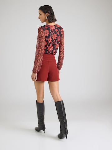 Fustă 'Isabella' de la ABOUT YOU pe roșu