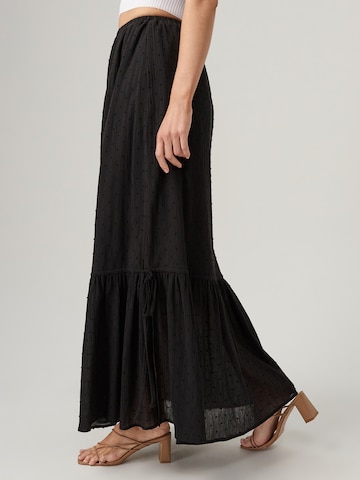 The Fated Skirt 'FINETA' in Black