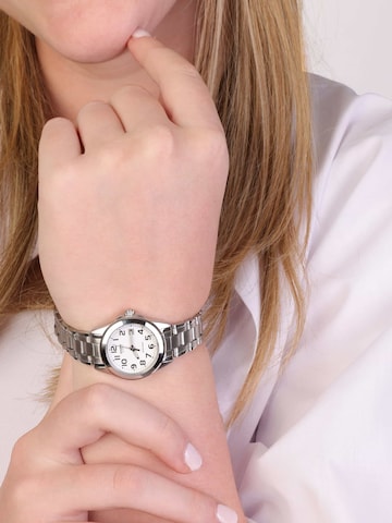 Montre à affichage analogique CASIO en argent