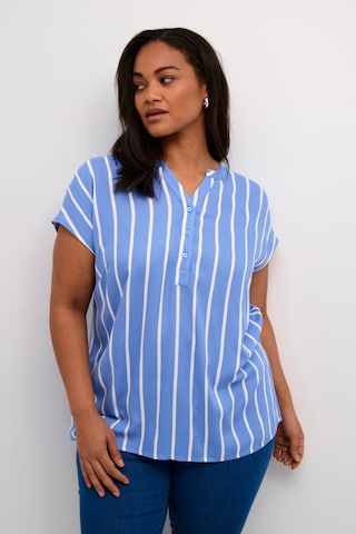 KAFFE CURVE - Blusa 'Sida' em azul: frente