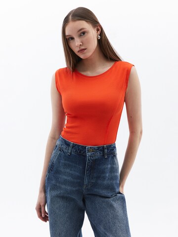 T-shirt OXXO en rouge : devant