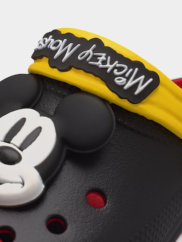 Pantofi deschiși 'Mickey Mouse' de la Crocs pe mai multe culori