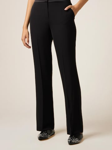 regular Pantaloni di oltre in nero