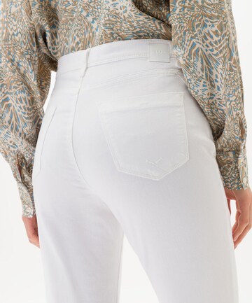 BRAX Regular Jeans 'CAROLA' in Weiß