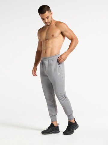 A-Game - regular Pantalón deportivo en gris: frente