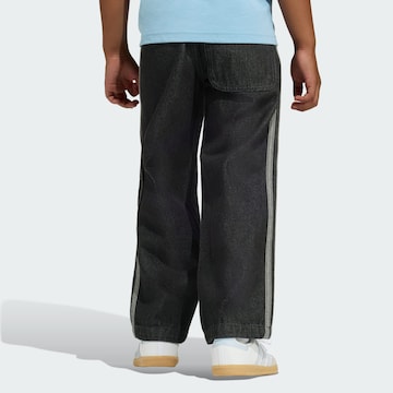 ADIDAS ORIGINALS - Loosefit Vaquero 'Firebird' en negro