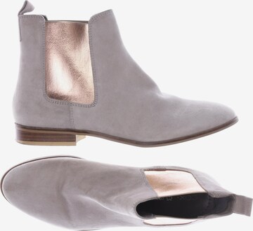 COX Dress Boots in 39 in Grey: front