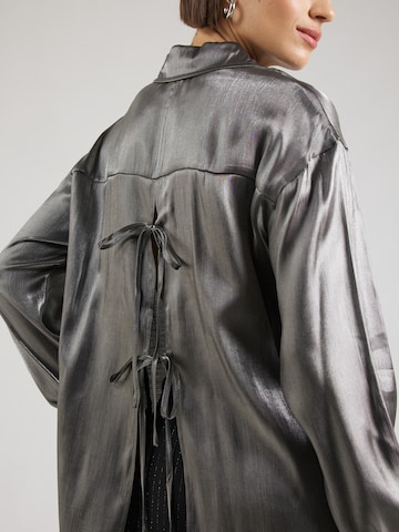 PIECES - Blusa 'PCROLA' em cinzento
