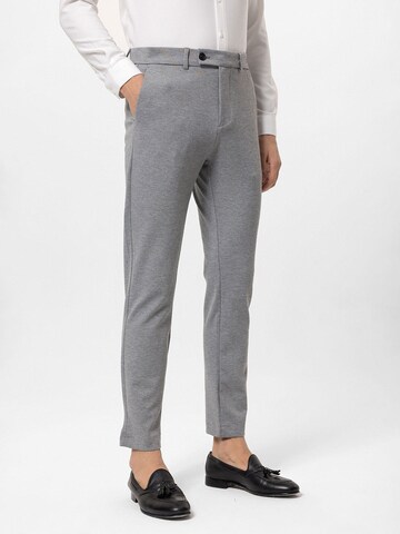 Coupe slim Pantalon Antioch en gris