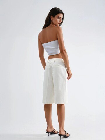 regular Pantaloni con pieghe di Hiccup in bianco