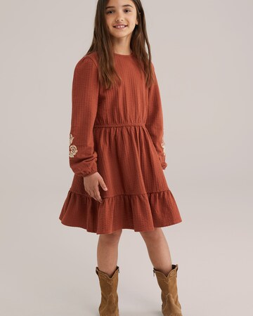 WE Fashion Платье в Коричневый: спереди