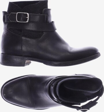 Closed Dress Boots in 36 in Black: front