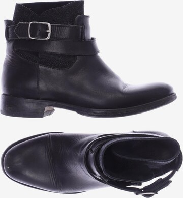 Closed Stiefelette 36 in Schwarz: predná strana