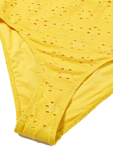 BONVERANO Classic Swimsuit in Yellow