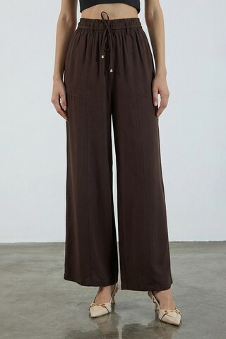 Wide Leg Pantalon Trendyol en marron : devant