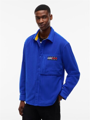 mėlyna Tommy Jeans Patogus modelis Flisinis džemperis: priekis
