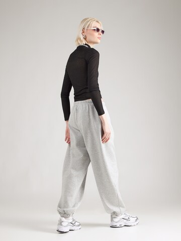 WEEKDAY Tapered Pants 'Ginny' in Grey