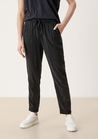 s.Oliver Tapered Pants in Black: front