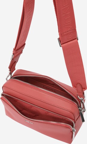 Calvin Klein Crossbody Bag in Pink