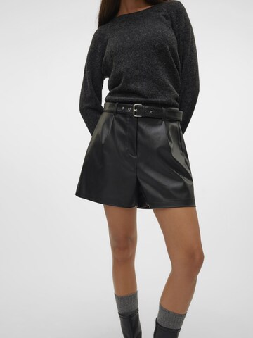 VERO MODA Regular Trousers in Black