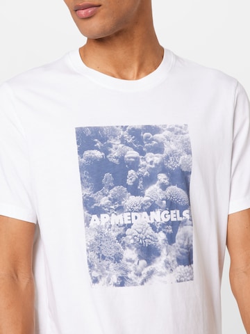 ARMEDANGELS - Camiseta 'AADON CORALS' en blanco