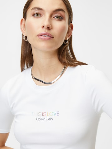 T-shirt Calvin Klein en blanc