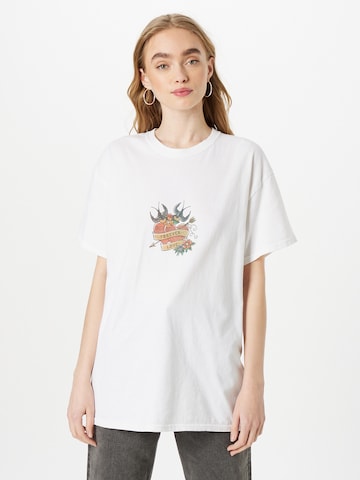 Tricou de la Nasty Gal pe alb: față