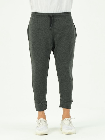 Effilé Pantalon C&City en gris