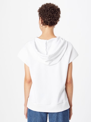 Bluză de molton 'Olga' de la Gina Tricot pe alb