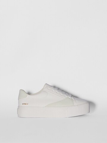 Bershka Sneaker in Weiß