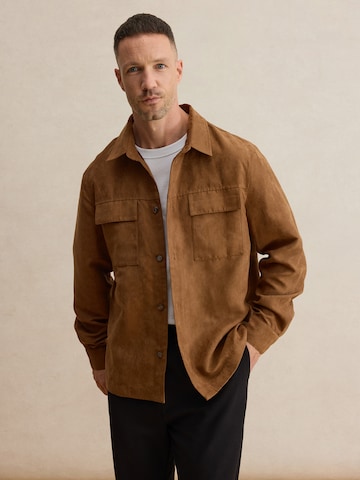 DAN FOX APPAREL Средняя посадка Рубашка 'Maik' в Коричневый: спереди