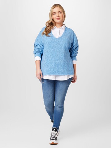 Vero Moda Curve Sweter 'DOFFY' w kolorze niebieski