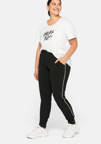 SHEEGO - Tapered Pantalón en negro