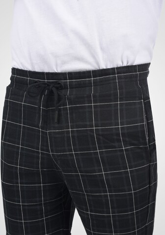 BLEND Regular Shorts in Schwarz