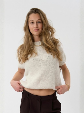 TEESHOPPEN Sweater ' Chloe ' in White: front