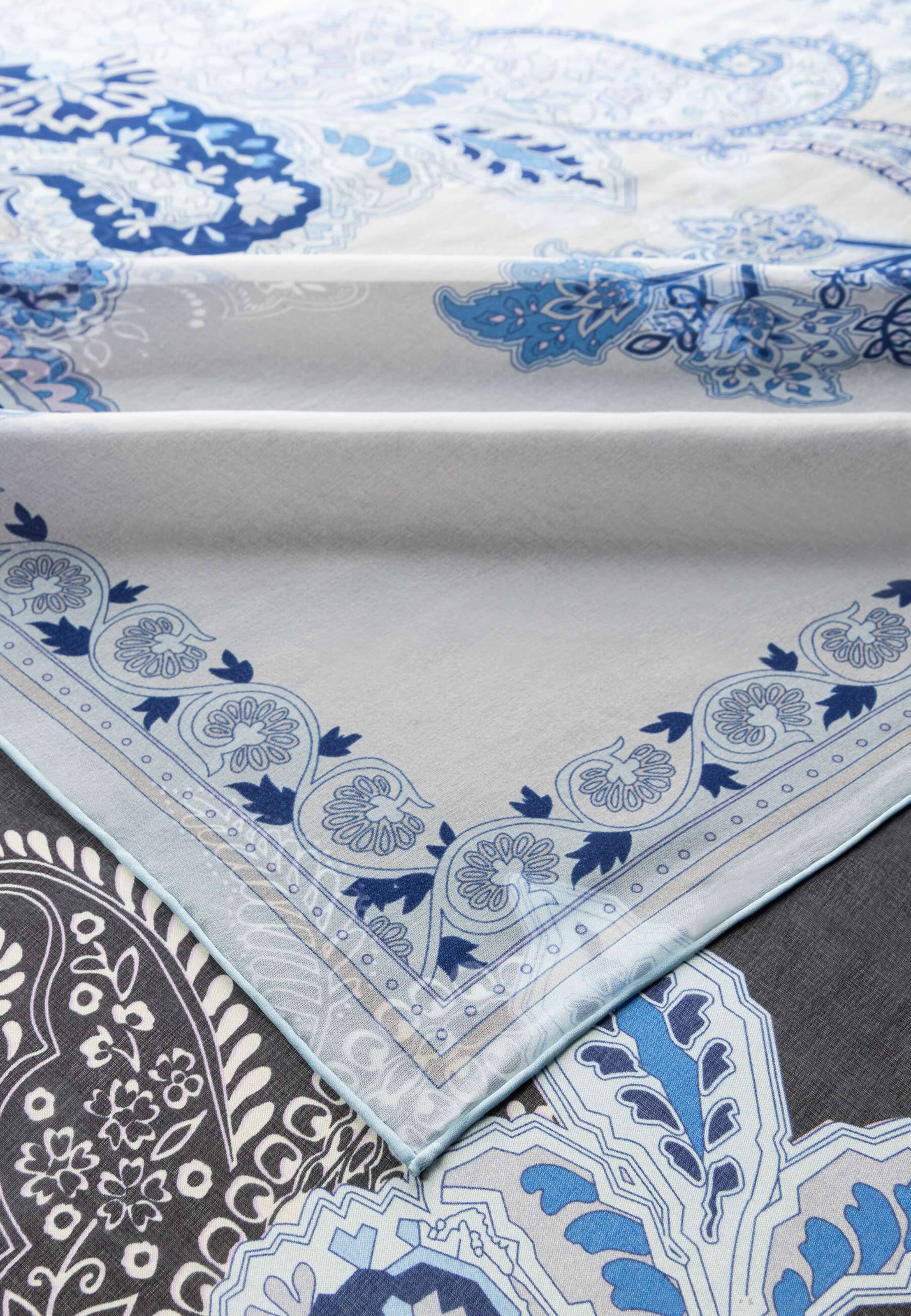Foulard ' FLOWER FUSION ' di Roeckl in blu
