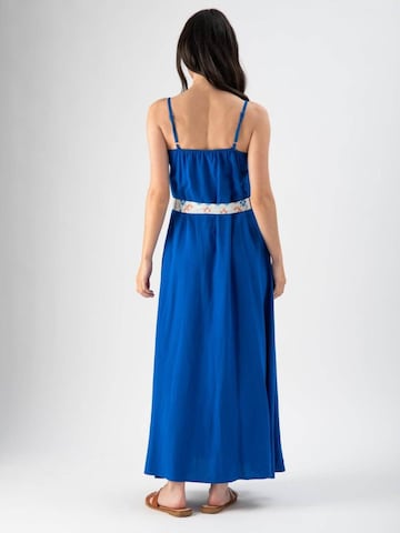 Abito 'Long dress with patterned sash' di MND in blu