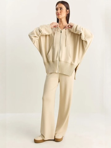 Completo pantalone di Bianco Lucci in beige
