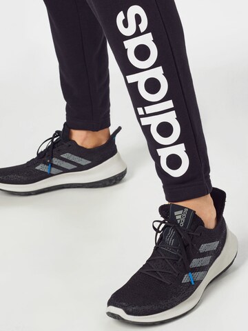 ADIDAS SPORTSWEAR Zúžený Sportovní kalhoty 'Essentials French' – černá