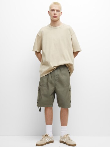 Pull&Bear Loosefit Shorts in Grün