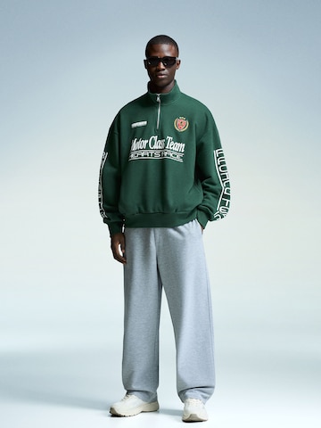 Bershka Sweatshirt 'MOTOR CLASS TEAM' in Grün