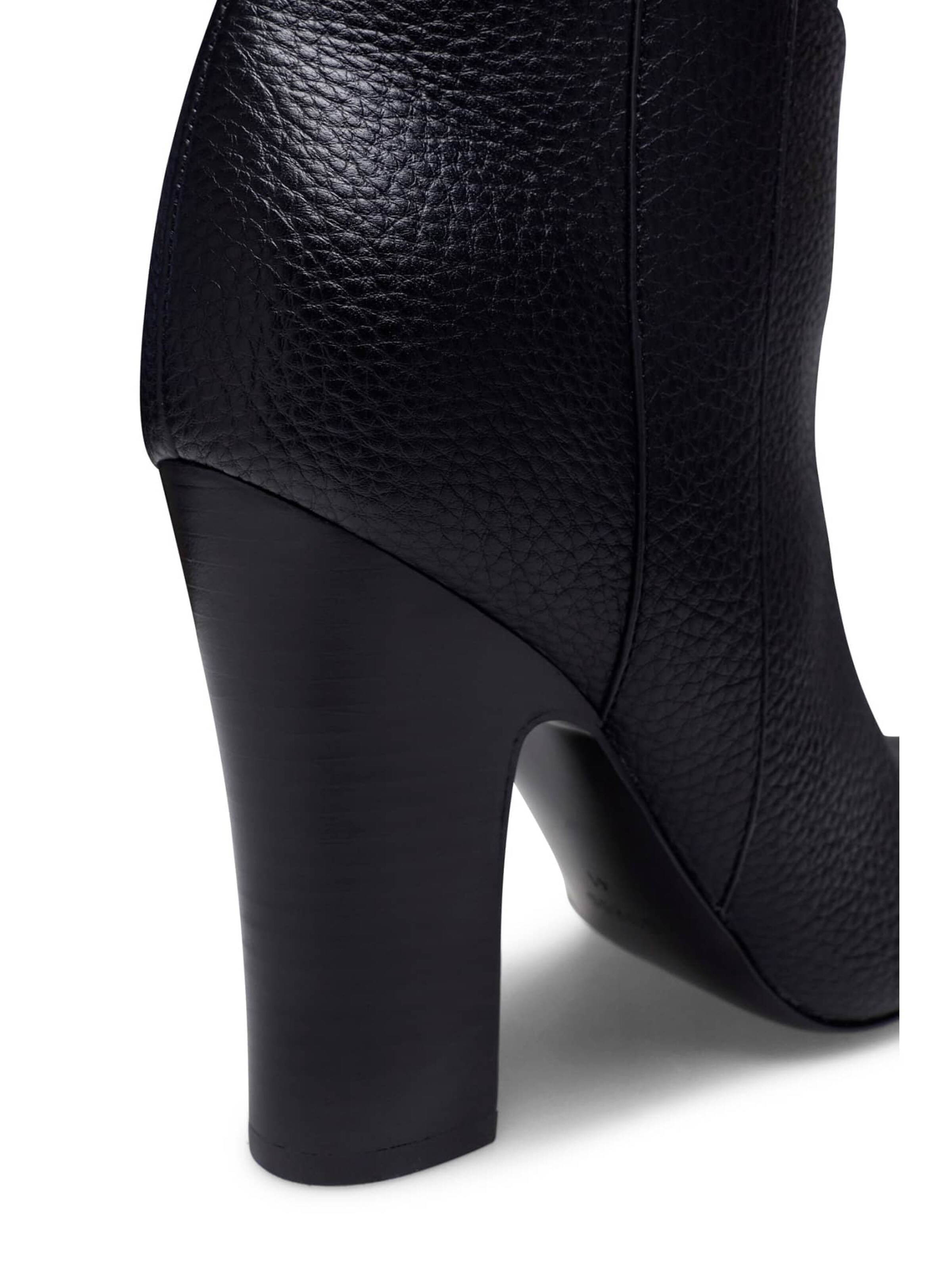 GUESS Boots 'Tyne' in Black