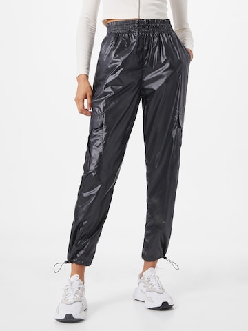 Effilé Pantalon cargo Urban Classics en noir : devant