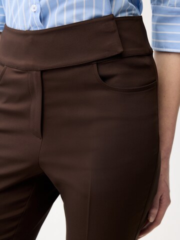 Regular Pantalon à plis adl en marron