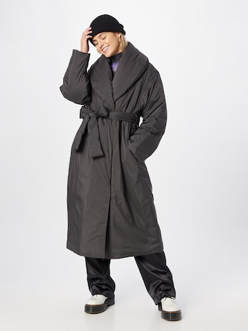WEEKDAY Χειμερινό παλτό 'Zyan' σε μαύρο