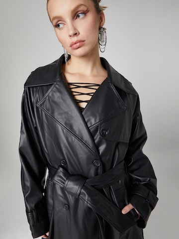 VIERVIER Between-Seasons Coat 'Amanda' in Black