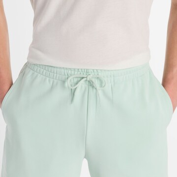 new balance Regular Broek 'Essentials' in Groen