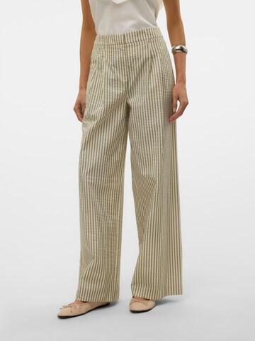 VERO MODA Wide leg Pleat-front trousers 'VMSIV' in Green: front