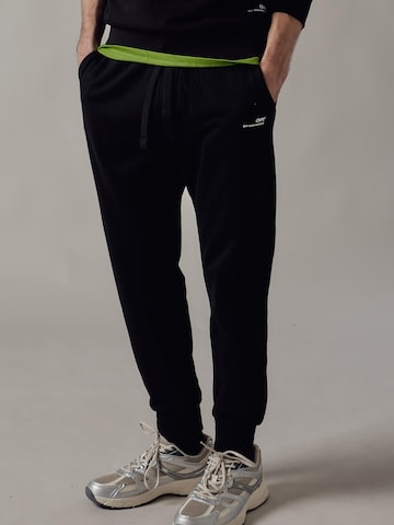OWN Off With Nature Regular Broek 'Joggers' in Zwart: voorkant