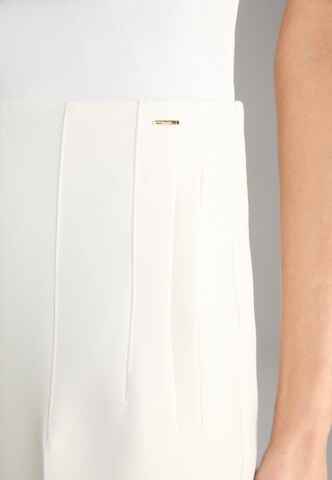 Coupe slim Pantalon à plis JOOP! en blanc